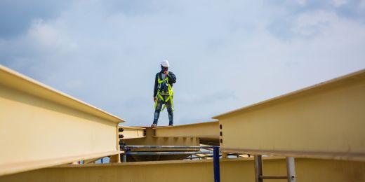 lone worker in canada being monitored while on beams