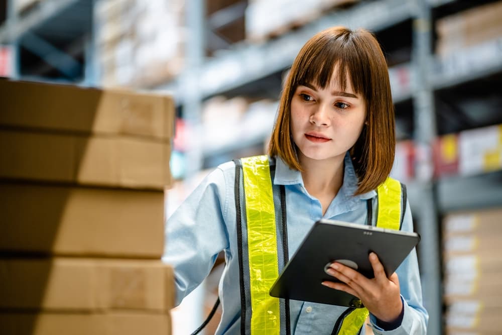 A manager doing inspections using inventory replenishment software