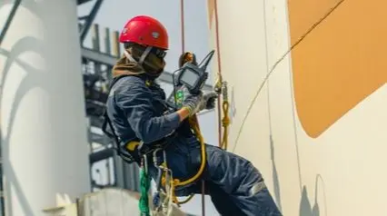 |travailleurs de la plate-forme pétrolière offshore travaillant en hauteur|working safely at heights|Inspection préalable au travail en hauteur