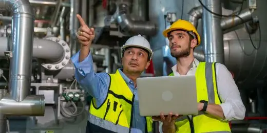 an electrical engineer conducting electrical training with the help of a software on laptop