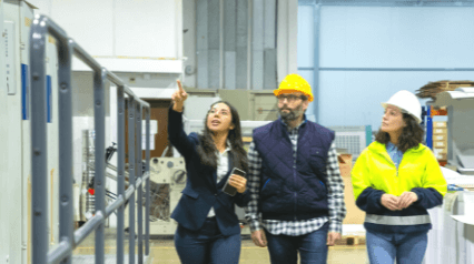 gestión de la calidad total con la alta dirección, el ingeniero y el trabajador de la planta de fabricación