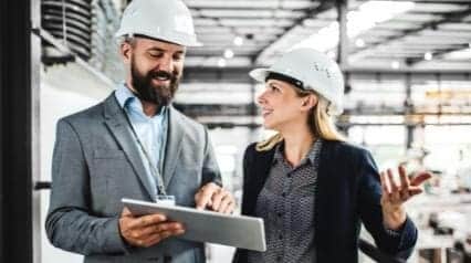 gerente de manufactura esbelta utilizando el mapa de flujo de valor