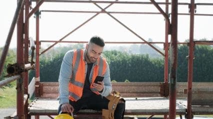 man reporting lone working hazards