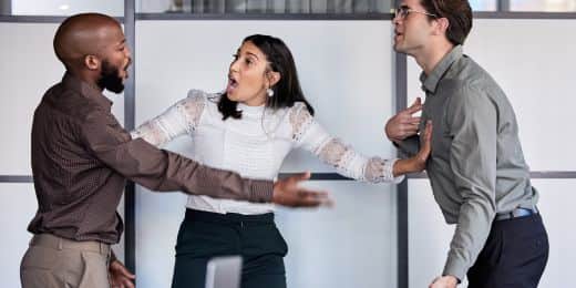 la violencia en el lugar de trabajo aparece