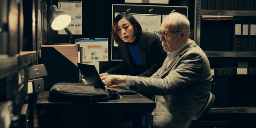 Team member and team lead managing fraud risk