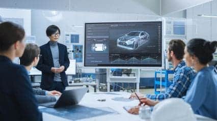 employees discussiong APQP