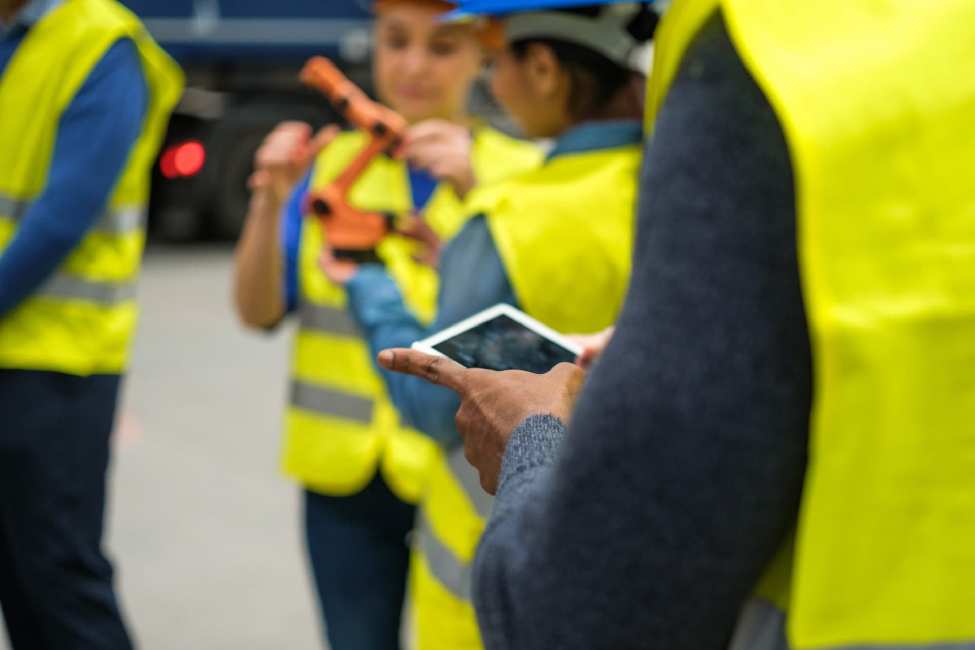 A worker escalates an accident using injury and illness reporting software