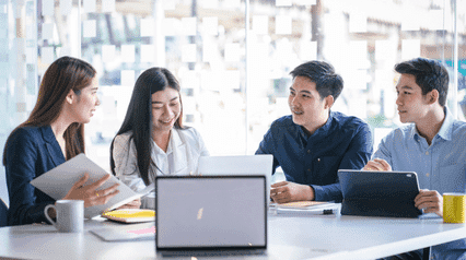 reunión de negocios para discutir el embudo de ventas