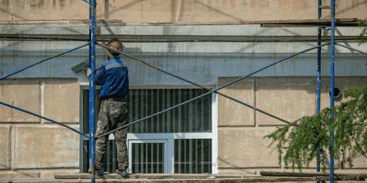 Worker completing his scaffolding safety training