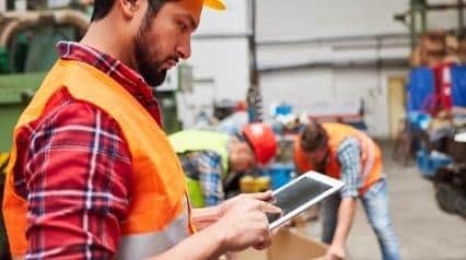 el jefe de almacén que emite una entrada de mercancías