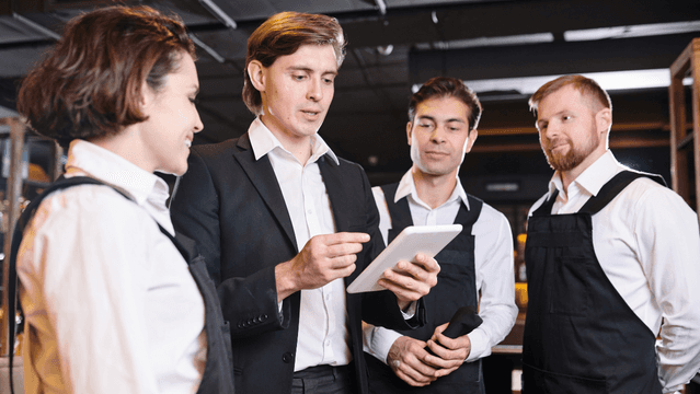 A briefing leader is conducting a pre-shift briefing checklist for hospitality.