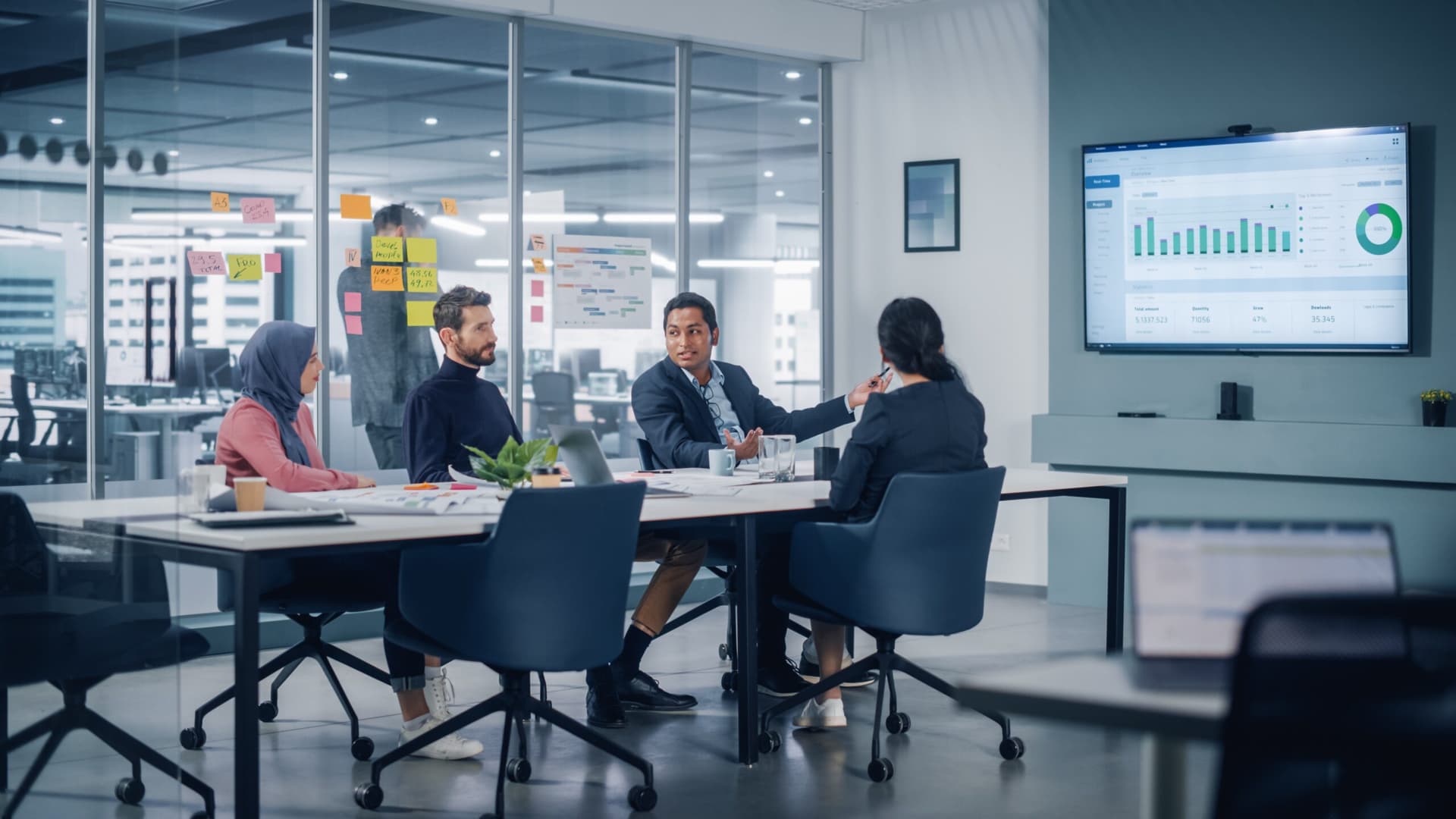A senior leadership meeting on the organization's privacy management processes