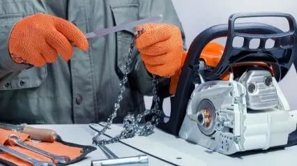 Chainsaw maintenance|