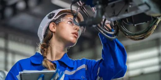 an inspector using an equipment validation checklist